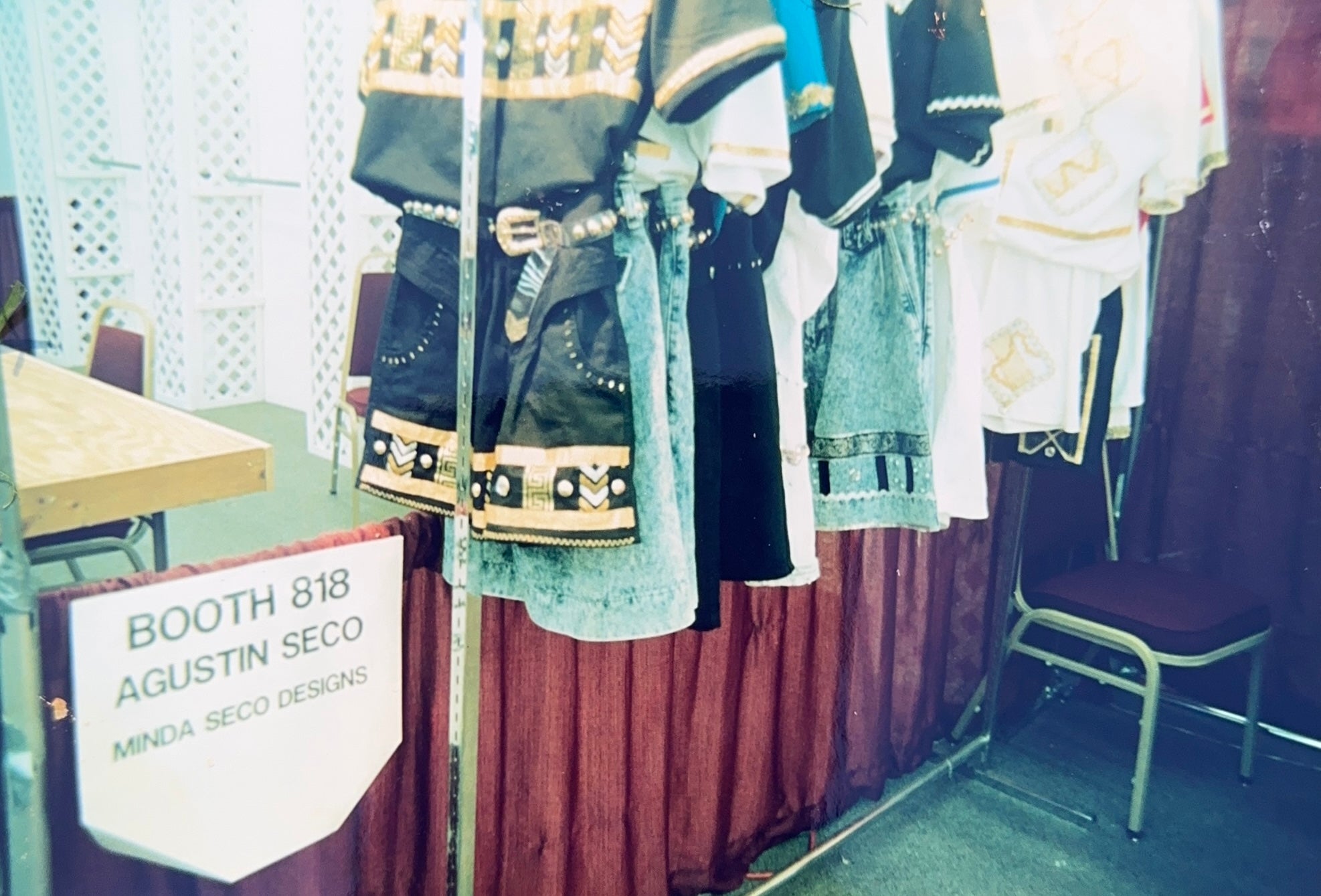 BOOTH 818